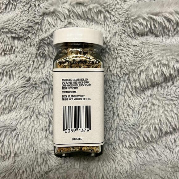 Trader Joe's Everything but The Bagel Sesame Seasoning Blend 2.3 oz EXP 8/5/27 - Picture 4 of 4